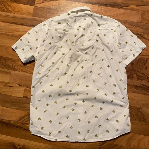 AE Men's White Short Sleeve Shirt with banana 🍌 - Picture 2 of 12